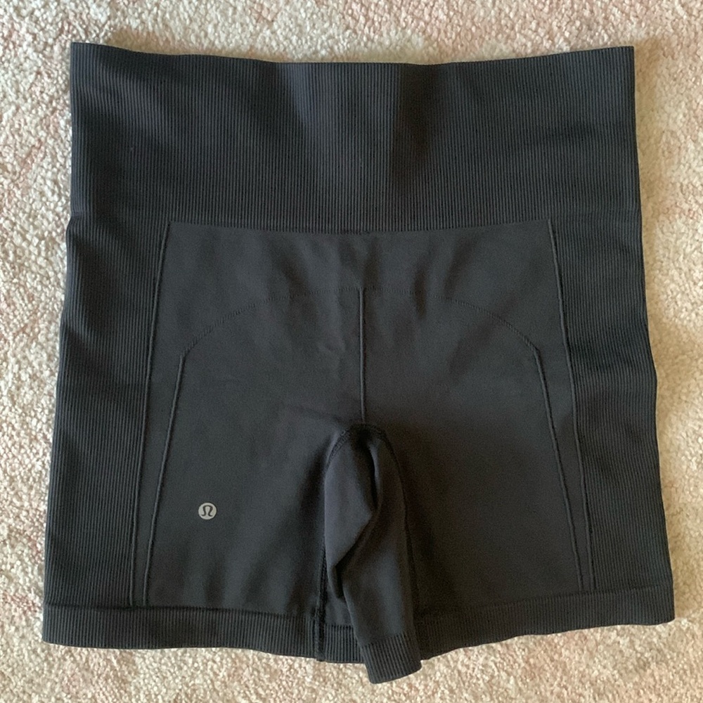 Lululemon biker shorts - size 8 🌻